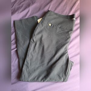 New With Tags - Maurices Mid-Rise Cropped Pants - L